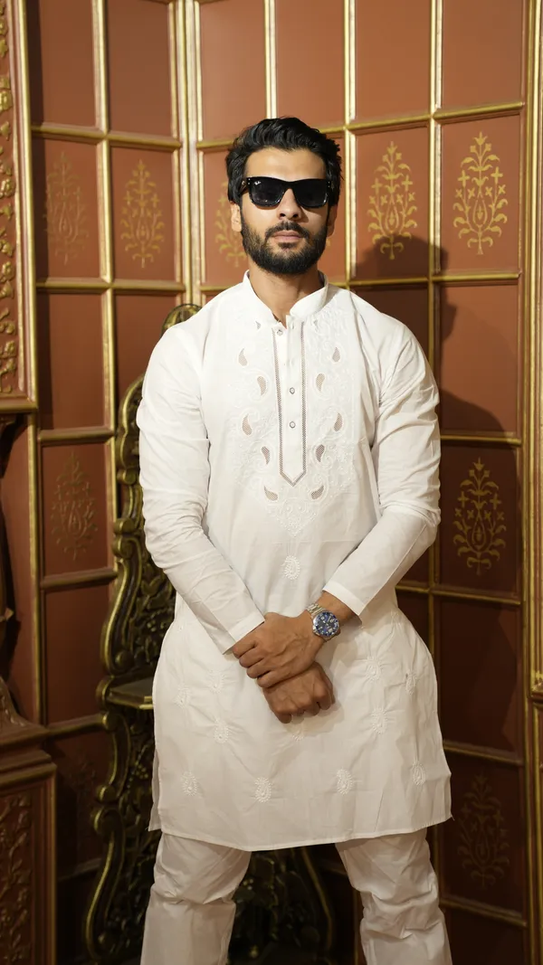 White_Paper_Cotton_Embroidery_Work_Kurta_Set