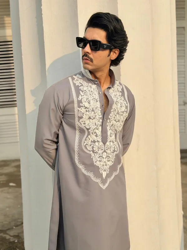 GRAY_ARMANI_WITH_WHITE_HEAVY_EMBROIDERY_WORK_KURTA_SET