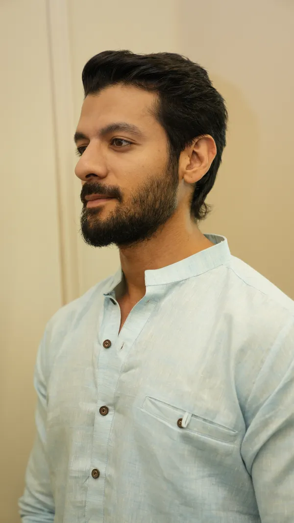 SKY_BLUE_LINEN_SINGLE_POCKET_SIMPLE_&_ELEGENT_KURTA_SET
