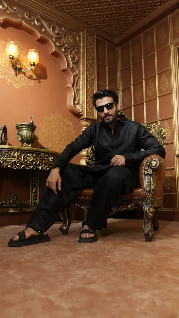 BLACK_LINEN_COLLAR_PATHANI_PLAIN_KURTA_SET
