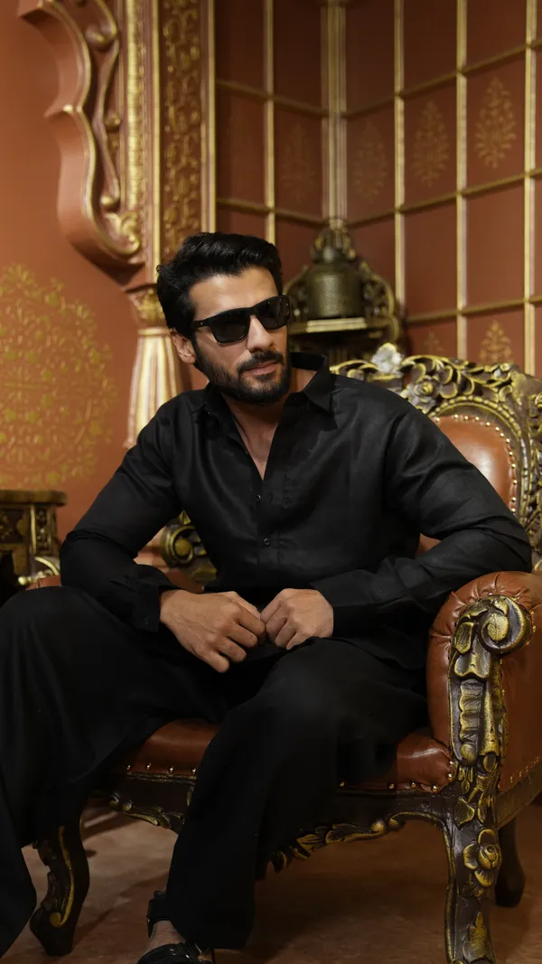 BLACK_LINEN_COLLAR_PATHANI_PLAIN_KURTA_SET