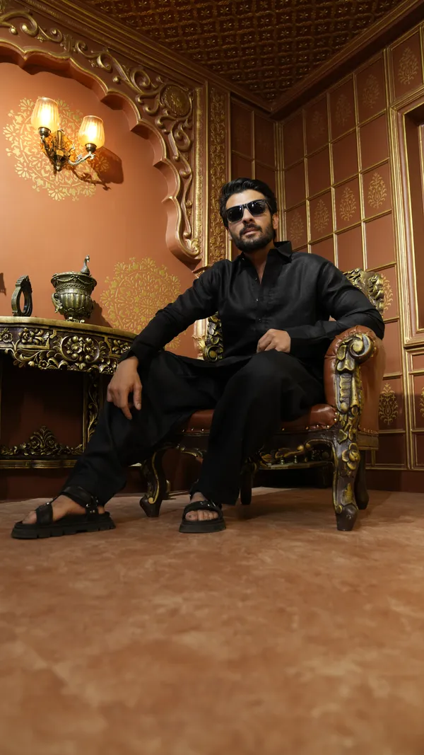 BLACK_LINEN_COLLAR_PATHANI_PLAIN_KURTA_SET