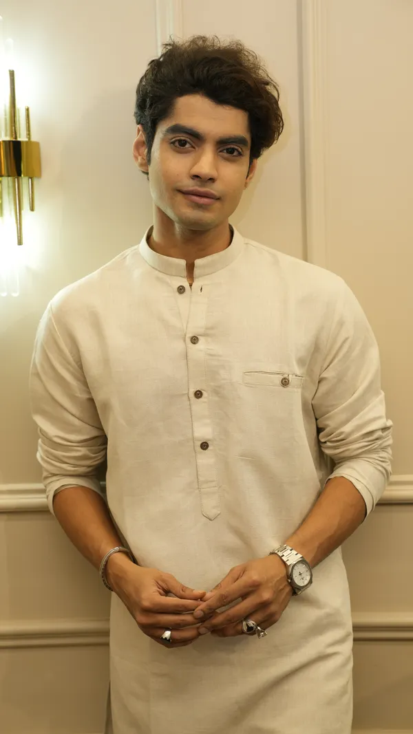 BEIGE_LINEN_SINGLE_POCKET_SIMPLE_&_ELEGENT_KURTA_SET