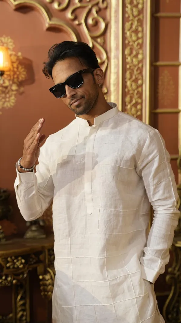 WHITE_LINEN_PINTUCK__REGULAR_FIT_DESIGNER_KURTA_SET