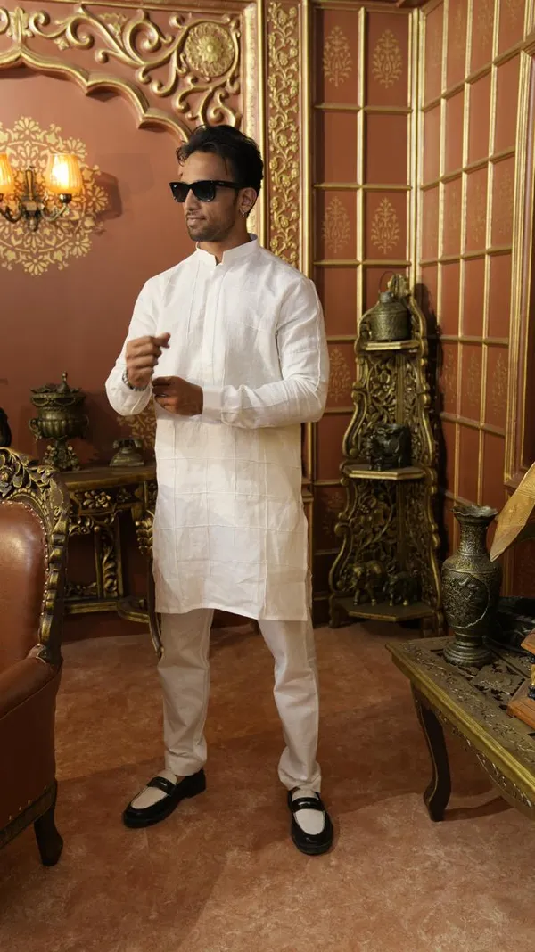 WHITE_LINEN_PINTUCK__REGULAR_FIT_DESIGNER_KURTA_SET