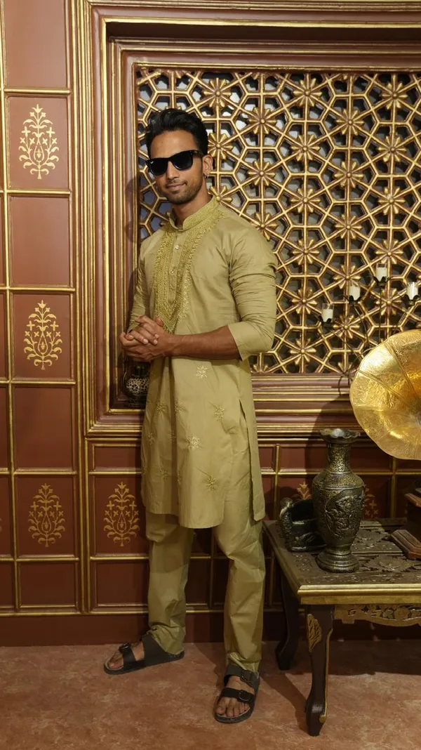 Pista_Green_Paper_Cotton_Full_Heavy_Embroidery_Work_Kurta_Set