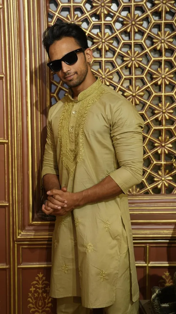 Pista_Green_Paper_Cotton_Full_Heavy_Embroidery_Work_Kurta_Set