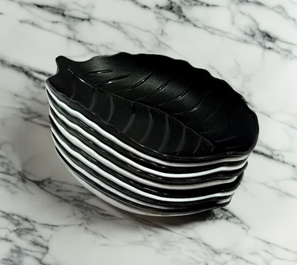 Multicolor_(Pack_Of_12)_Plastic_Snacks_Platters_In_White_&_Black_Color-Perfect_For_Serving_Snacks