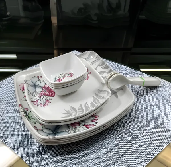 Inpro_Melamine_Square_Dinner_Set_for_16_Pcs_Contains_4_Full_Plates,_4_Half_Plates,_4_Bowls_&_4_Spoons-Perfect_Kitchen_Utensils_Set_for_Family_Meals!