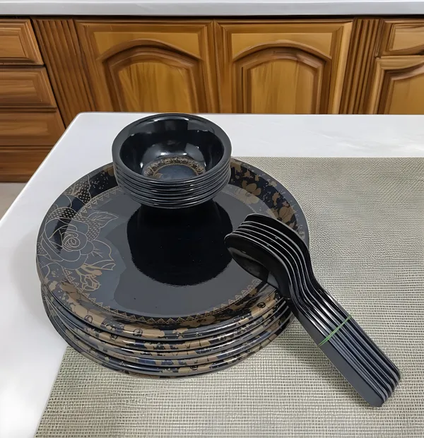 Black_18_Pcs_Melamine_Dinner_Set_Contains_6_Full_Plates,_6_Bowls_And_6_Spoons_|_Lightweight_&_Stain_Resistant_-_Perfect_For_Any_Occasion
