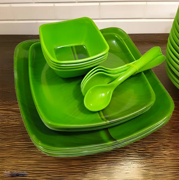 Green_Banana_Leaf_Print_16_Pcs_Melamine_Square_Dinner_Set_Contains_4_Full_Plates,_4_Half_Plates,_4_Bowls_And_4_Spoons_|_Long-Lasting,_Easy_To_Clean