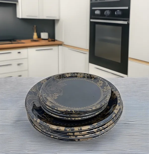 Black_Set_Of_8_(4_Full_&_4_Half)_Melamine_Round_Dinner_Plates_-_Perfect_For_Dinner_And_Snacks