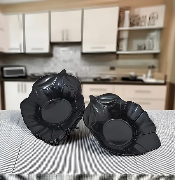 Black_Plastic_Snacks_Platter_Set_Of_6_-_Perfect_Addition_To_Your_Kitchen_And_Plates_Collection.