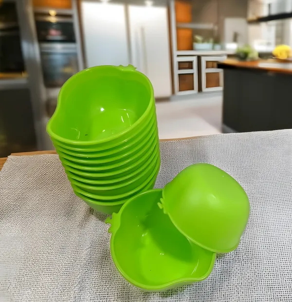 Green_Plastic_Bowls_Set_Of_12_-_Perfect_For_Individual_Serving,_Lightweight_&_Durable_Bowls