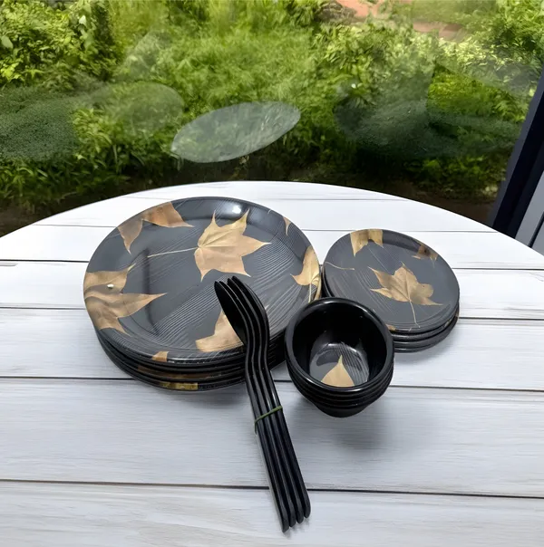 Black_16_Pcs_Melamine_Dinner_Set_Contains_4_Full_Plates,_4_Half_Plates,_4_Bowls_And_4_Spoons_Ideal_For_Home_Kitchen,_Picnic_&_Events_-_Perfect_For_Any_Occasion