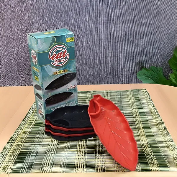 Multicolor_Sectioned_Plastic_Platter_Set_Of_6_In_Red_&_Black_Color-_Perfect_For_Dinner_And_Entertaining