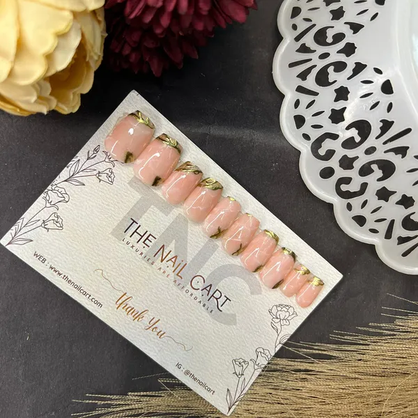 Nude_Marble_With_Chrome_Press_On_Artificial_Nails