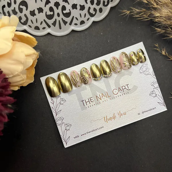 Golden_Chrome_With_Roses_Press_On_Artificial_Nails