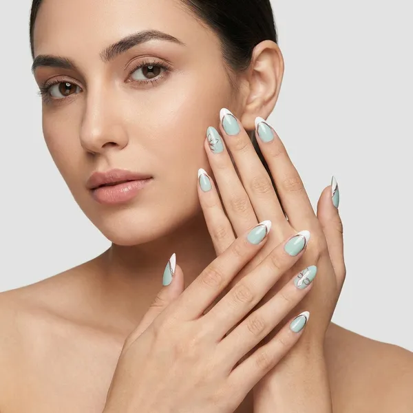 Turquoise_Pale_With_Flower_Press_On_Artificial_Nails