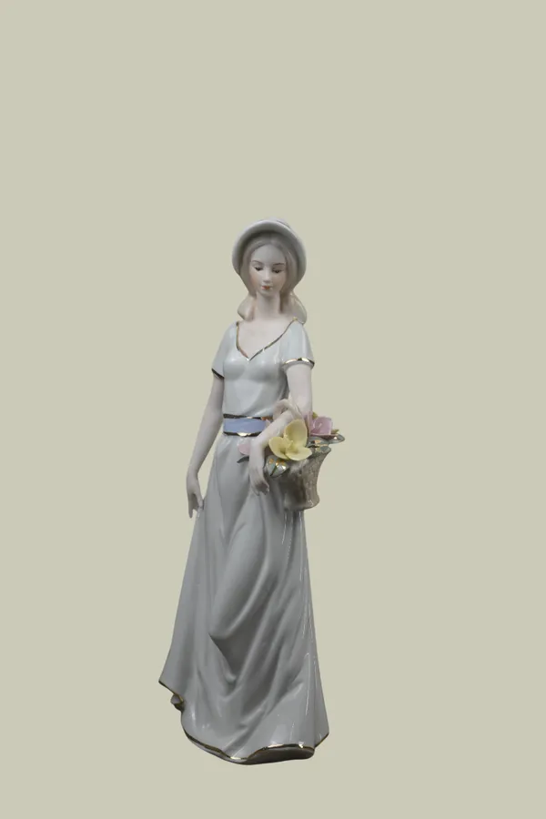 Religious_Statue_Of_Mary_With_Flowers_Decorative_Christian_Figurine
