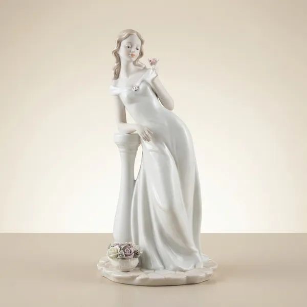 White_Porcelain_Decorative_Figurine