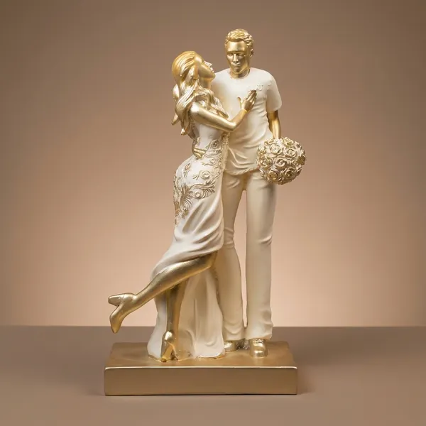 Romantic_Couple_Statue_Wedding_Figurine_With_Gold_And_White_Finish