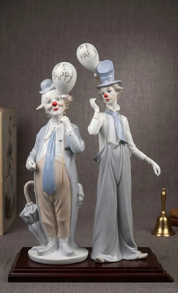 White_Ceramic_Angel_Figurines_With_Red_Hearts_Set_Of_2