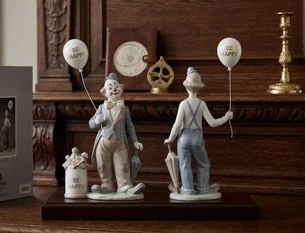 White_Ceramic_Angel_Figurines_With_Red_Hearts_Set_Of_2