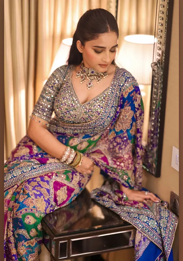1(STITCHED_BLOUSE)_MULTICOLOUR_CREPE_PRINTED_DESIGNER_SAREE_WITH_HANDWORK_WITH_EMBROIDERED_REDYMADE_BLOUSE_