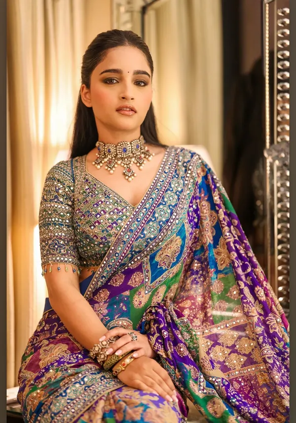 1(STITCHED_BLOUSE)_MULTICOLOUR_CREPE_PRINTED_DESIGNER_SAREE_WITH_HANDWORK_WITH_EMBROIDERED_REDYMADE_BLOUSE_