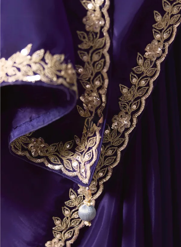 AN_EMBODIMENT_OF_UNDERSTATED_LUXURY,_THIS_SAREE_FEATURES_A_FLUID_DRAPE_AND_SOFT,_LUMINOUS_FINISH_,_ITS_ELEGANT_TEXTURE_AND_REFINED_CRFTSMANSHIP_CREATE_A_SILHOUETTE_THAT_IS_EFFORTLESSLY_GRACEFUL_PREFECT_FOR_BOTH_GRAND_OCCASIONS_AND_INTIMATE_CELEBRATION