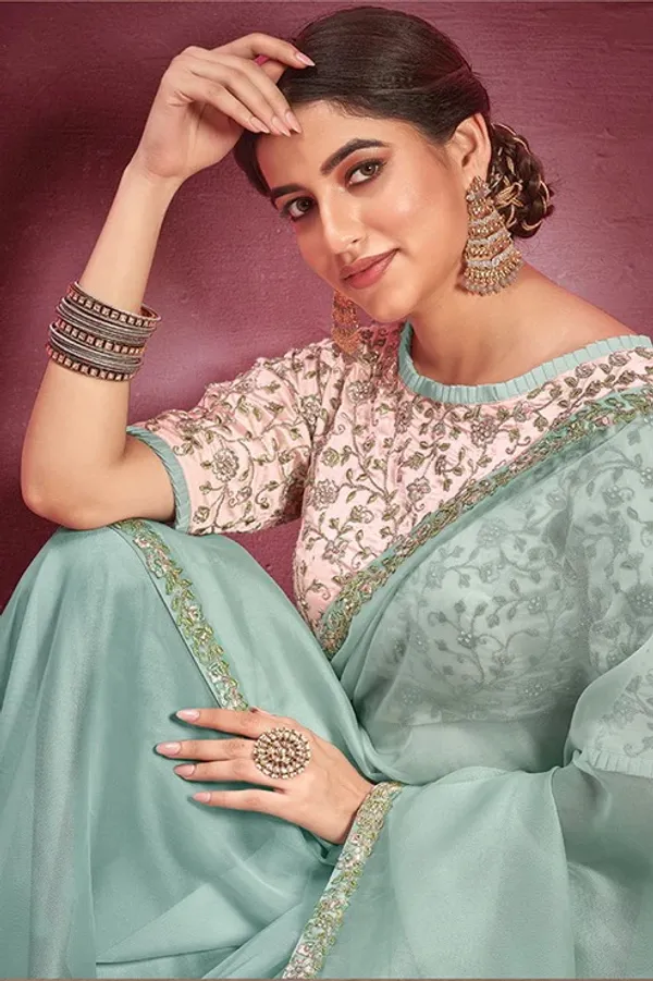 STITCHED_BLOUSE_|_Green_Net_Organza_Flared_Lace_Pallu_Saree
