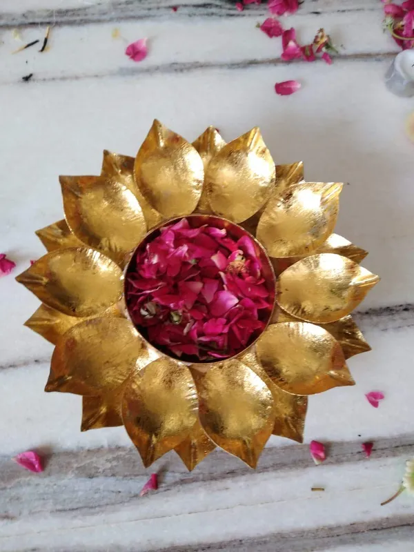 Copper_Round_Leaf_Border_Designer_URLI_(Set_of_1)_Decorative_Beautiful_Handcrafted_Bowl_for_Floating_Flowers_and_Tea_Light_Candles_Home_Table_Decor_Special_for_Diwali_Gift