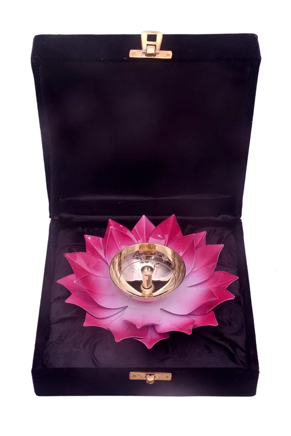 Brass_Diya_for_Puja_Home_Decoration_Item_Gift,_Lotus_Brass_Diyas_Oil_Lamp_Pooja,_Diwali_Gifts_(Set_of_1)