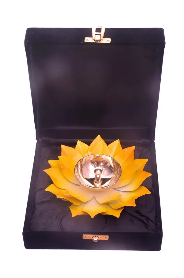 Brass_Diya_for_Puja_Home_Decoration_Item_Gift,_Lotus_Brass_Diyas_Oil_Lamp_Pooja,_Diwali_Gifts_(Set_of_1)
