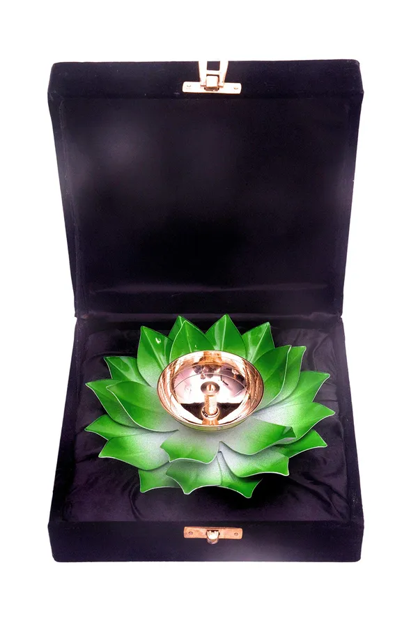 Brass_Diya_for_Puja_Home_Decoration_Item_Gift,_Lotus_Brass_Diyas_Oil_Lamp_Pooja,_Diwali_Gifts_(Set_of_1)
