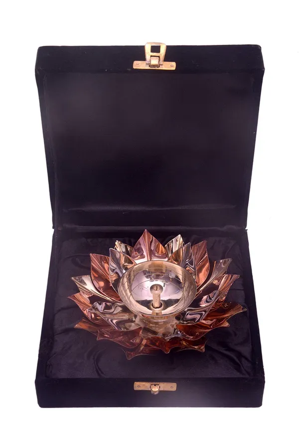 Brass_Diya_for_Puja_Home_Decoration_Item_Gift,_Lotus_Brass_Diyas_Oil_Lamp_Pooja,_Diwali_Gifts_(Set_of_1)