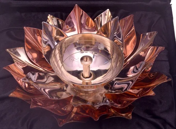 Brass_Diya_for_Puja_Home_Decoration_Item_Gift,_Lotus_Brass_Diyas_Oil_Lamp_Pooja,_Diwali_Gifts_(Set_of_1)