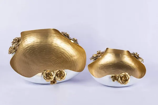 Copper_Decorative_Metal_Diya_Traditional_Diya_Urli_Tealight_Holder_Golden_Bowl_for_Floating_Flowers_and_Tea_Light_Candles_Home,Office_and_Table_Decor