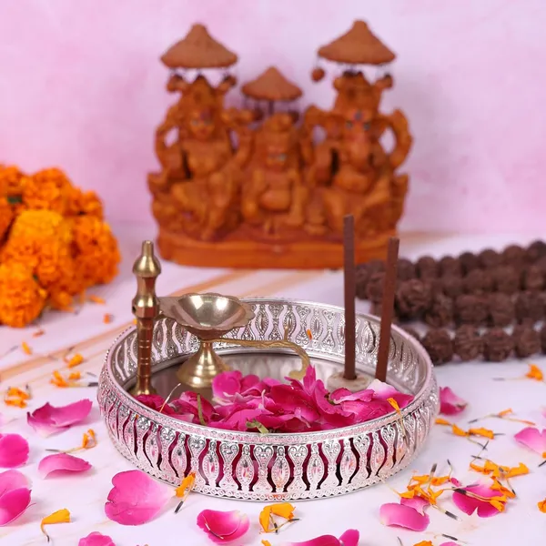 Copper_Round_German_Silver_Plated_Tray_|_Decorative_Plate_|_Gift_for_Diwali,_Anniversary,_House_Warming,_Birthday,_Wedding_Return_Gift_Size:_6_Inches_with_Printed_Gift_Box