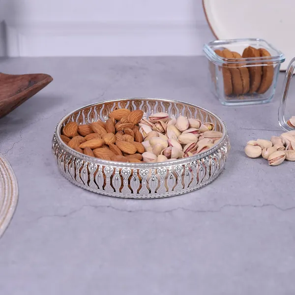 Copper_Round_German_Silver_Plated_Tray_|_Decorative_Plate_|_Gift_for_Diwali,_Anniversary,_House_Warming,_Birthday,_Wedding_Return_Gift_Size:_6_Inches_with_Printed_Gift_Box