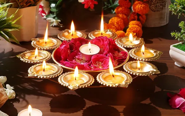 Copper_Metal_Decorative_Metal_Diya_Traditional_Diya_Urli_Tealight_Holder_Golden_Bowl