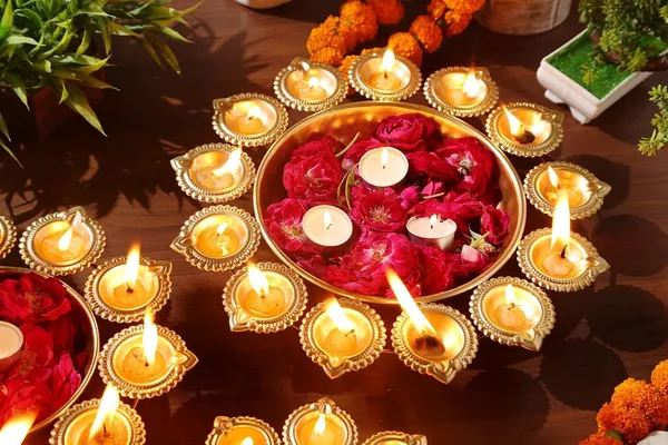 Copper_Metal_Decorative_Metal_Diya_Traditional_Diya_Urli_Tealight_Holder_Golden_Bowl