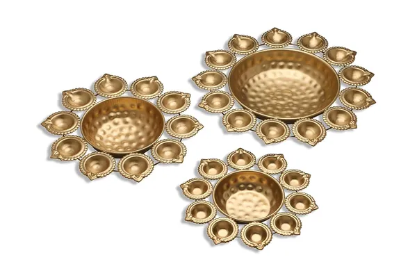 Copper_Metal_Diya_Urli_Flower_Tea_Light_Decorative_Urli_Bowl_for_Flowers_and_Tea_Light_Candles_Home,Office_Table_Decor_Diwali_Decoration_Items_for_Home_Set_of_3_(Size_10,12_and_14_inches)