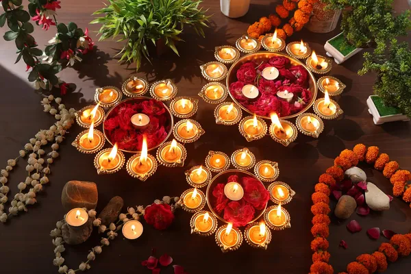 Copper_Metal_Diya_Urli_Flower_Tea_Light_Decorative_Urli_Bowl_for_Flowers_and_Tea_Light_Candles_Home,Office_Table_Decor_Diwali_Decoration_Items_for_Home_Set_of_3_(Size_10,12_and_14_inches)