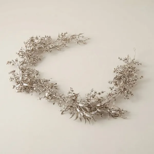 Silver_Artificial_Leaves_And_Wire_Leaf_Wreath_For_Home_Decor