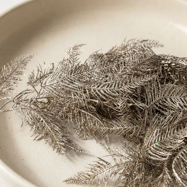 Silver_Artificial_Foliage_And_Wire_Fern_Decorative_Garland_For_Home_Decor