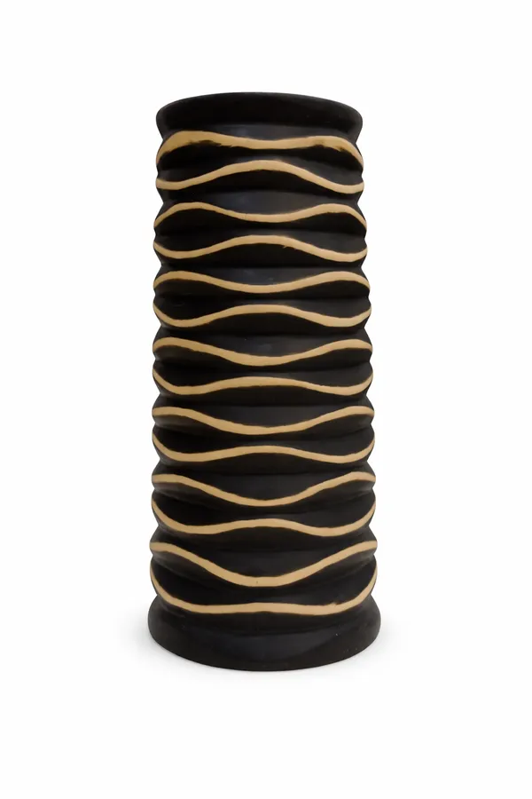 Black_And_Golden_Ceramic_Wave_Texture_Vase_For_Home_Decor