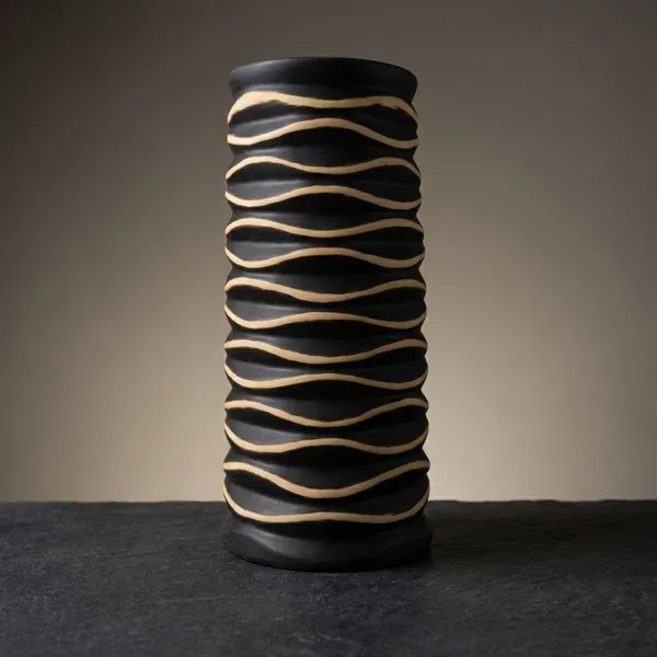 Black_And_Golden_Ceramic_Wave_Texture_Vase_For_Home_Decor