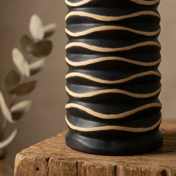 Black_And_Golden_Ceramic_Wave_Texture_Vase_For_Home_Decor